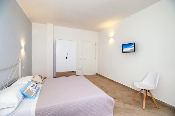 Luca'S Rooms Valledoria  Bagian luar foto