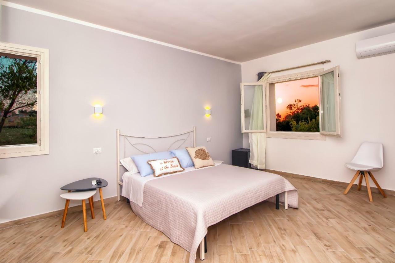 Luca'S Rooms Valledoria  Bagian luar foto