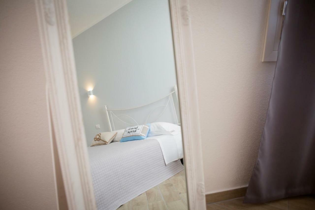 Luca'S Rooms Valledoria  Bagian luar foto